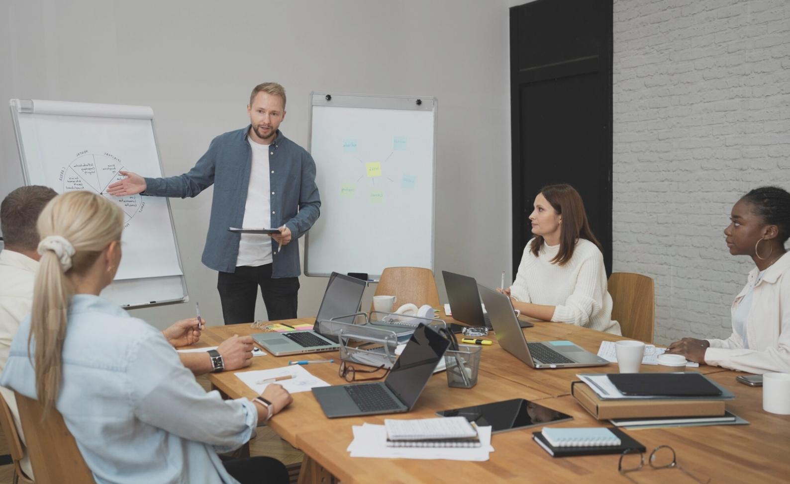 Arbeitsplatz mit moderner Trading-Software